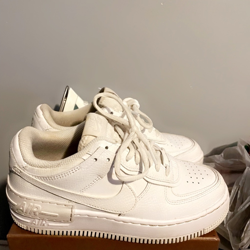 White forces, size 7 in women.